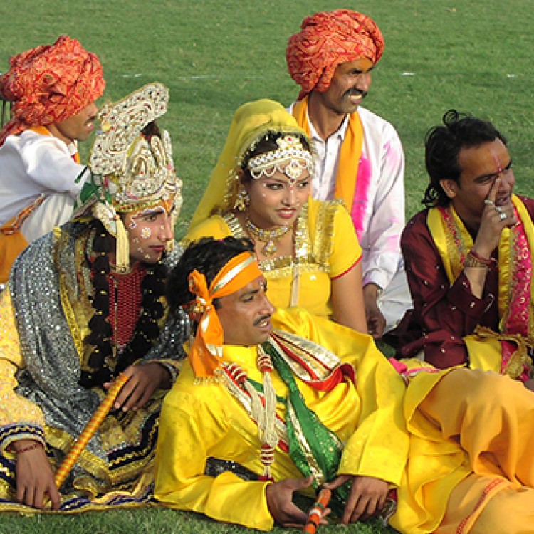 Chase | India - C 54 Folksingers watching Elephant festival, Jaipur