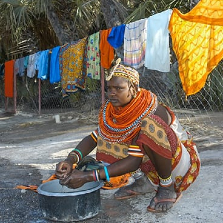 Chase | Kenya -D 239 Turkana doing laundry in hot spring