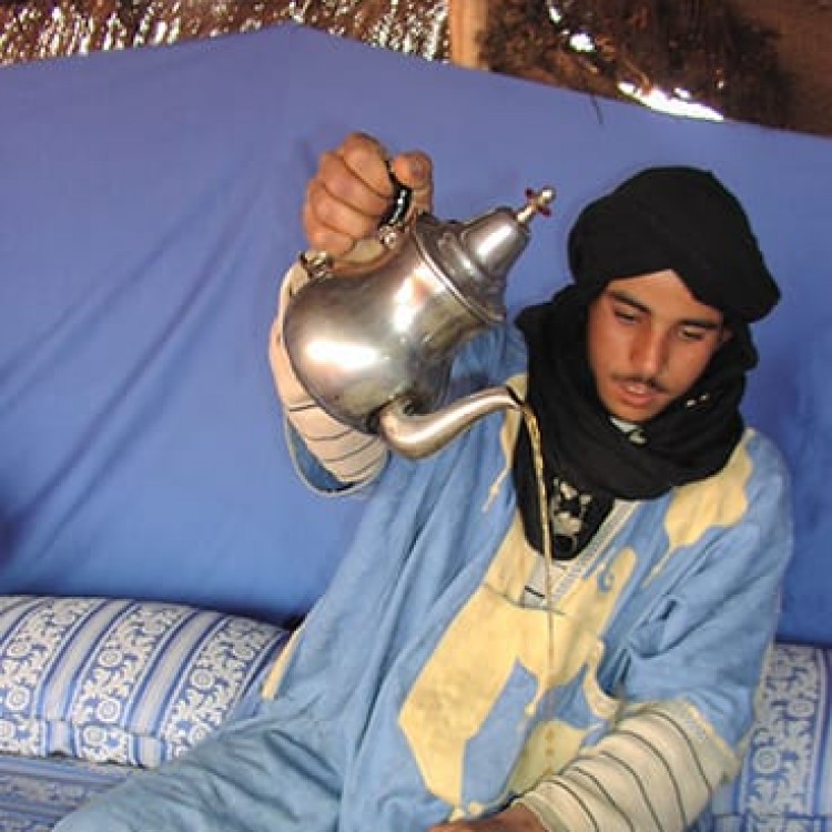 Chase | Morocco - Q111 Serving tea