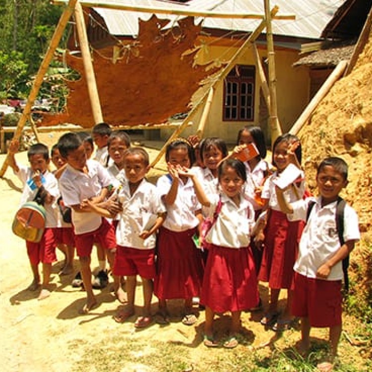 Chase | Sulawesi - H-IMG_2955 School children