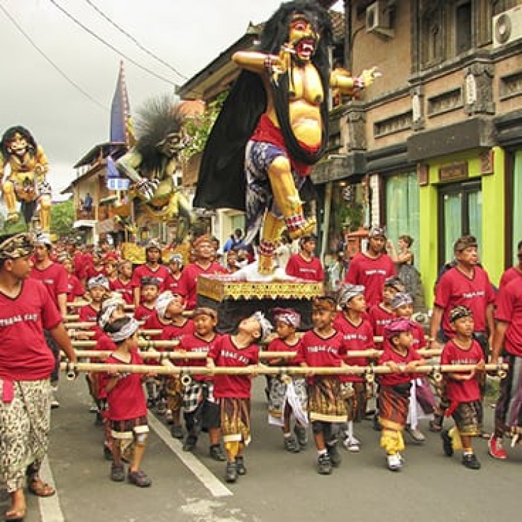 Chase | Bali -  J 2796 Scaring away the bad spirits with Ogoh Ogoh effigies