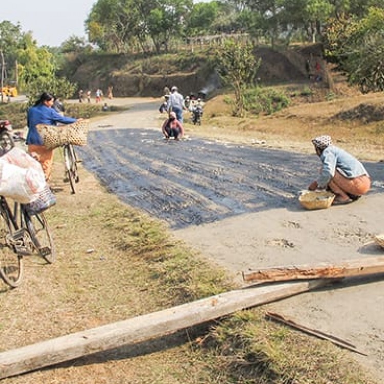 Chase | Burma - C 3608 Putao women cutting rock, heating asphalt