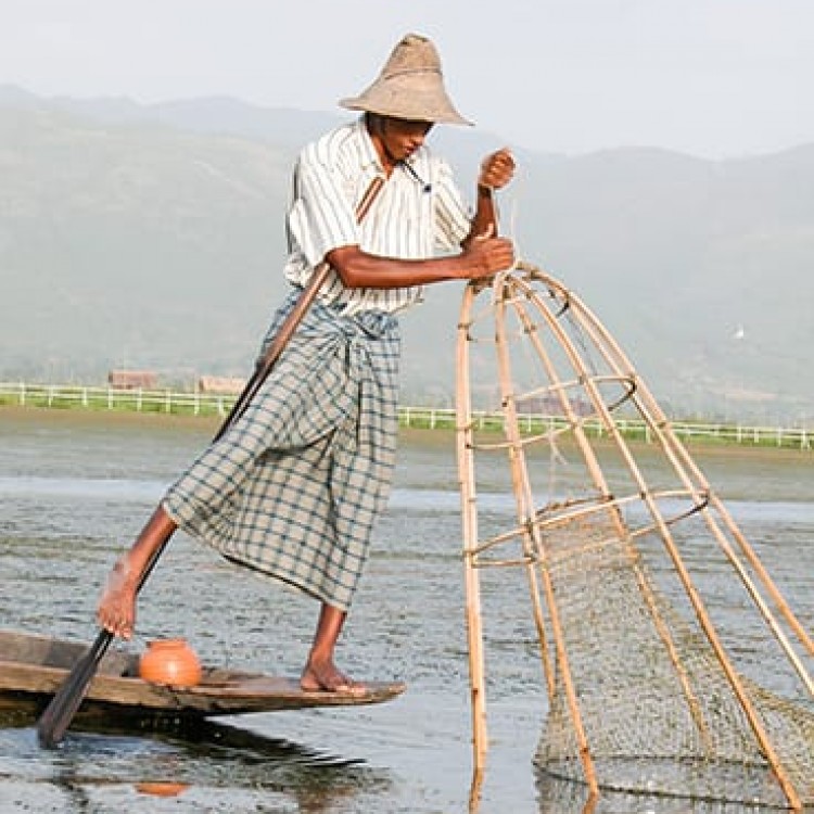 Chase | Burma - M 0042-43  Intha leg rower with fishing net on Inle Lake